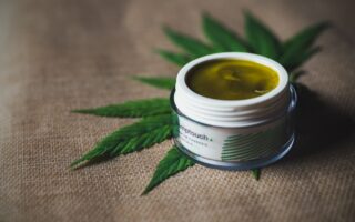 Crème CBD et bienfaits beauté : le vrai du faux