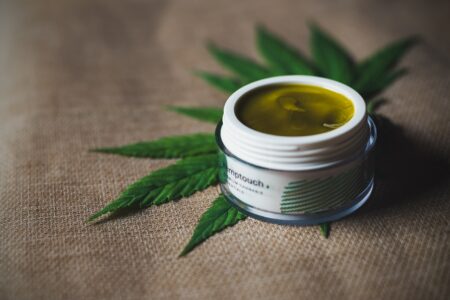 Crème CBD et bienfaits beauté : le vrai du faux