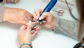 Comment choisir sa ponceuse à ongles ?