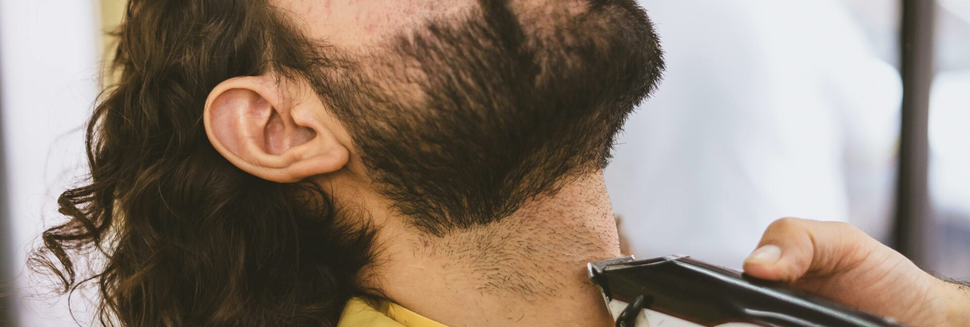 Quels sont les critères essentiels pour bien choisir sa tondeuse à barbe professionnelle ?