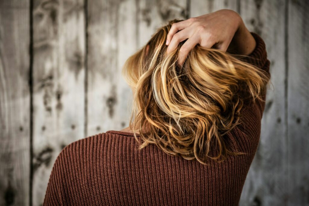 Certaines substances d'origine naturelle se distinguent par leur capacité à revitaliser efficacement les cheveux secs.