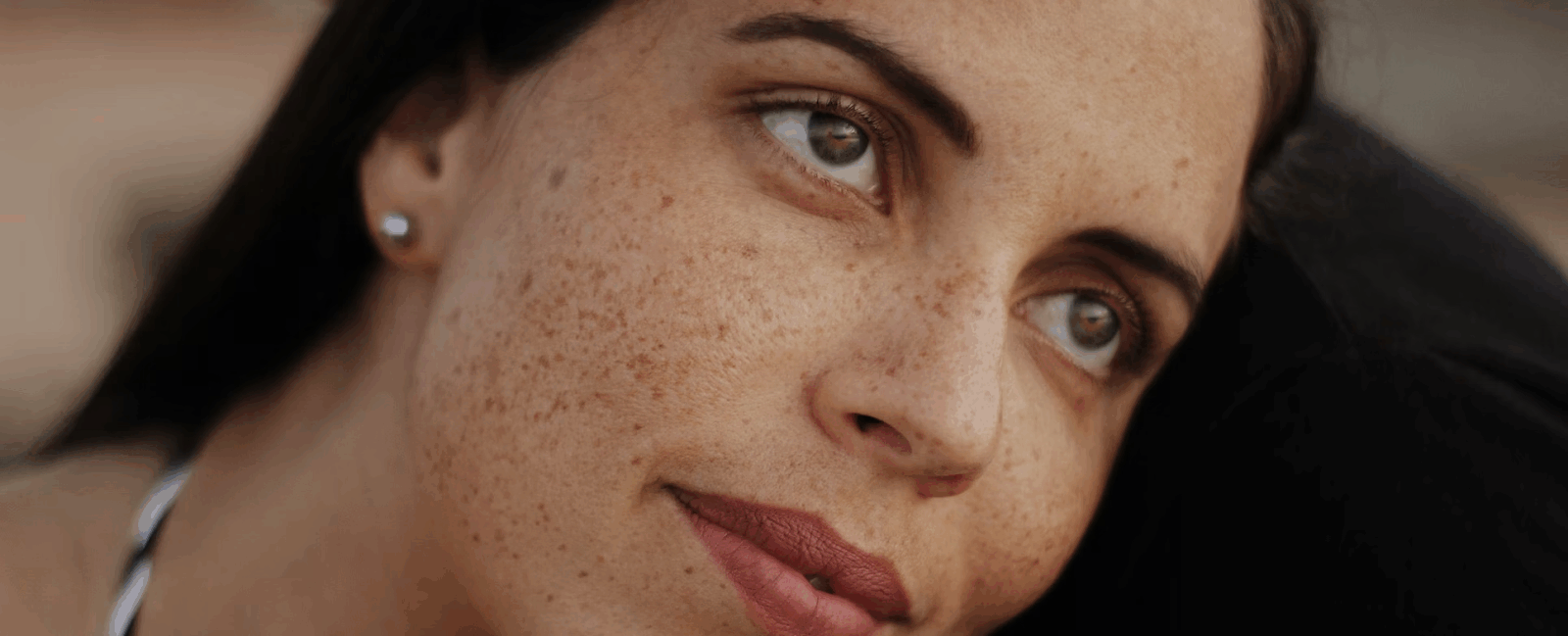 Atténuer les taches brunes : les sérums les plus efficaces contre les imperfections de la peau