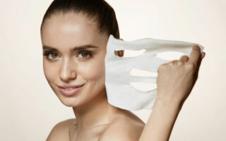 Masque LED visage : quelles actions bénéfiques contre les rides et ridules ?