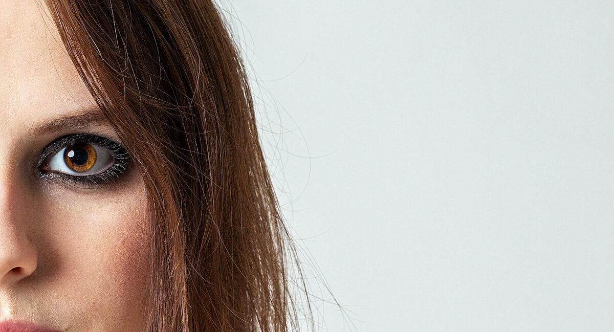 Smokey eyes : le tuto facile même pour débutantes