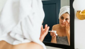 Ces erreurs qui abîment votre peau sans que vous le sachiez