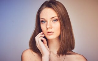 Découvrez les secrets pour mincir du visage. Alimentation, yoga facial et massages : tout pour sculpter vos traits durablement.