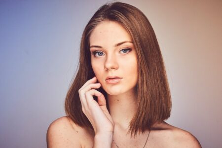 Découvrez les secrets pour mincir du visage. Alimentation, yoga facial et massages : tout pour sculpter vos traits durablement.