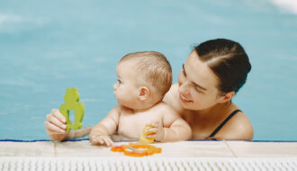 Découvrez les bienfaits du Baby Spa sur l'éveil, le sommeil et la motricité. Un guide pour accompagner le développement de votre enfant dans notre spa à Caudry.