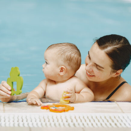 Découvrez les bienfaits du Baby Spa sur l'éveil, le sommeil et la motricité. Un guide pour accompagner le développement de votre enfant dans notre spa à Caudry.