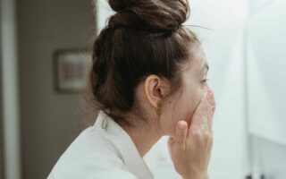 Pourquoi le double nettoyage sauve votre peau