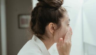 Pourquoi le double nettoyage sauve votre peau